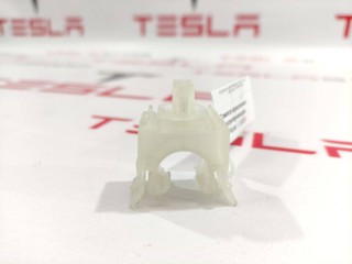 Клипса крепления электропроводки салона, ориг. номер 1103283-00-E, Tesla Model 3 2017-2021