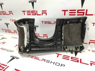 Накладка центральной панели (под руль), ориг. номер 1002405-01-E, Tesla Model S 2016-2021
