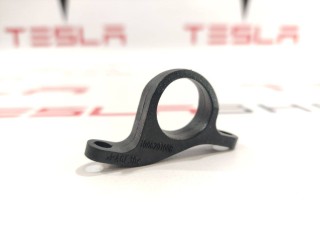 Кронштейн крепления вентилятора кондиционера, ориг. номер 1006201-00-B, Tesla Model S 2012-2016