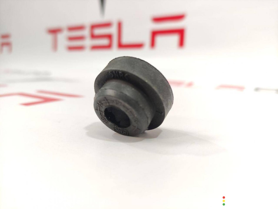 Подушка крепления радиатора Tesla Model S 2016-2021, 1042874-00-A, фото 3
