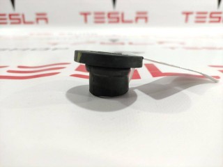 Втулка сливного шланга кондиционера, ориг. номер 1031030-00-B, Tesla Model S 2012-2016