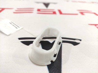 Фиксатор гофры электропроводки двери, ориг. номер 1108730-00-C, Tesla Model 3 2017-2021