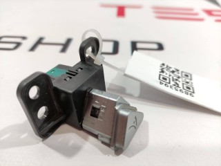 Кнопка открытия бардачка, ориг. номер 6008906-00-C, Tesla Model S 2012-2016