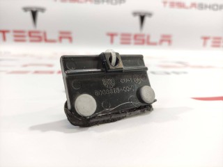 Кронштейн крепления рейлингов, ориг. номер 6008628-00-C, Tesla Model S 2012-2016