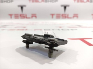 Кронштейн крепления рейлингов, ориг. номер 6008628-00-C, Tesla Model S 2012-2016