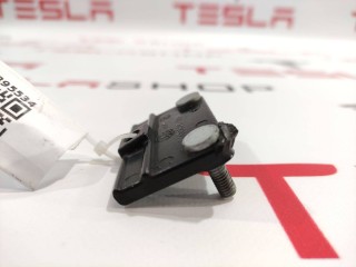 Кронштейн крепления рейлингов, ориг. номер 6008628-00-C, Tesla Model S 2012-2016