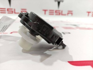прочая запчасть, ориг. номер D267-AP9AA02, 6008243, 1116135-00-B, Tesla Model X 2015-2021