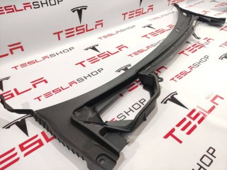 Подкапотная накладка стеклоочистителей, ориг. номер 1008976-00-E, Tesla Model S 2012-2016