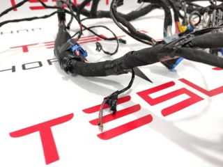 прочая запчасть, ориг. номер 1004422-02-P, Tesla Model S 2012-2016