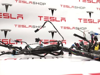 прочая запчасть, ориг. номер 1004422-02-P, Tesla Model S 2012-2016