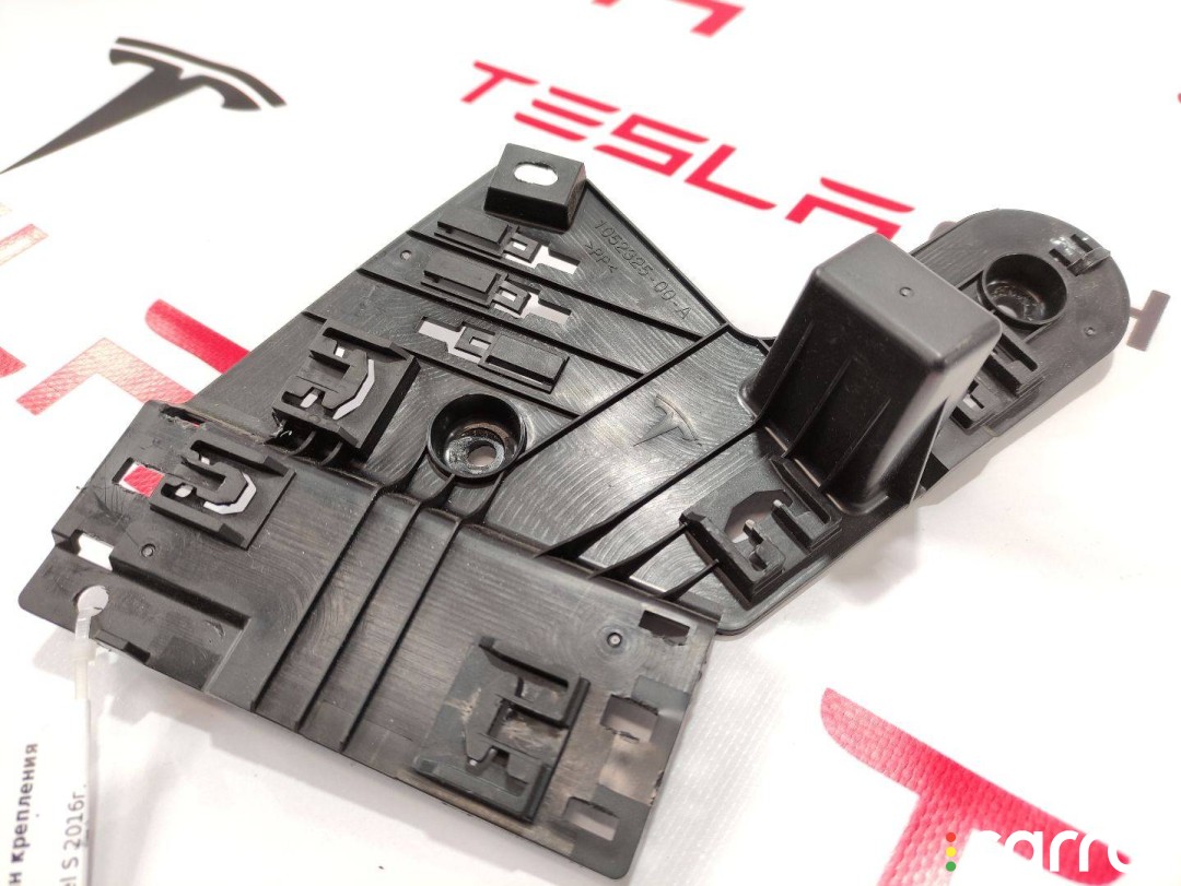 Кронштейн крепления разъема электропроводки приборной панели Tesla Model S 2012-2016, 300442300A, фото 1