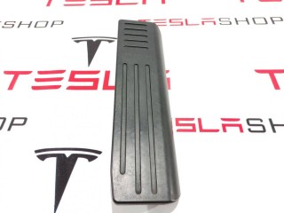 Панель для отдыха ноги водителя, ориг. номер 6005968-00-C, 6005968-88-C, Tesla Model S 2012-2016