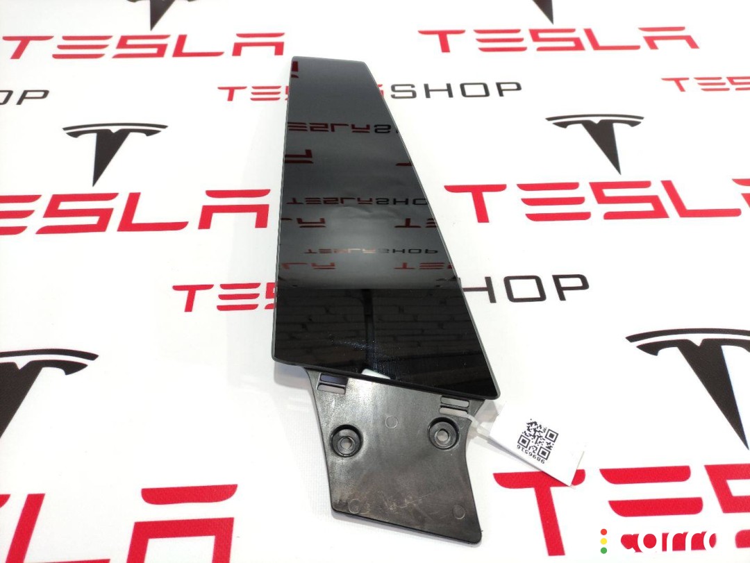 1004535-00-B Накладка стойки B, наружная Tesla Model S 2015г. - фото №1