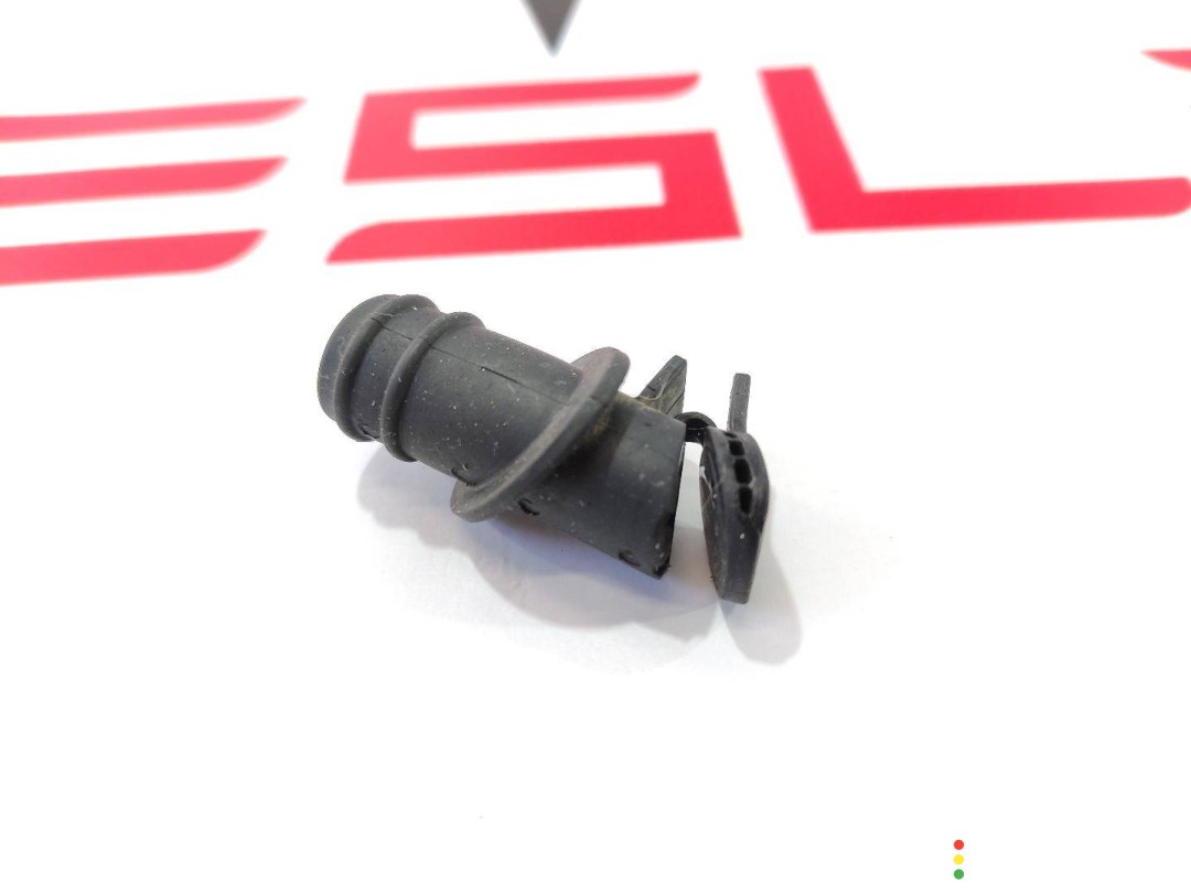 1486478-00-A Сливной шланг кондиционера Tesla Model S - фото №1