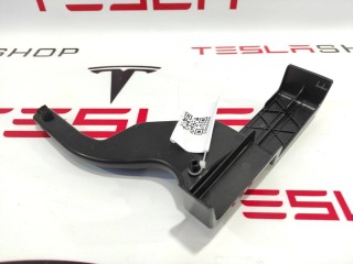 Накладка пластиковая боди контроллера, ориг. номер 1461511-00-B, Tesla Model 3 2017-2021