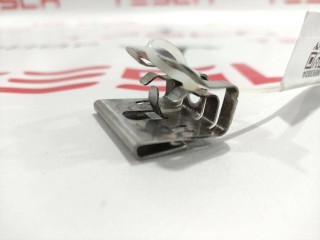 Клипса бокса, ориг. номер 1009509-00-B, Tesla Model S 2012-2016