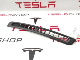 Решетка (дефлектор) обдува лобового стекла левая, ориг. номер 1023272-00-B, Tesla Model S 2012-2016