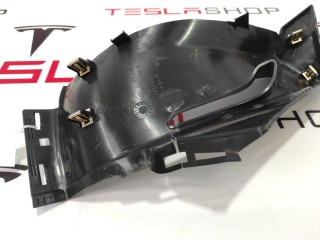 Накладка ремня безопасности стойки С, ориг. номер 1024730-00-B, Tesla Model S 2012-2016