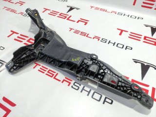 Кронштейн внутренний стойки C, ориг. номер 1009272-00-D, Tesla Model S 2012-2016