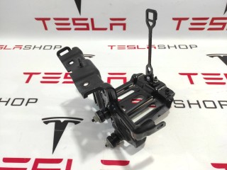Крепление аккумулятора 12V, ориг. номер 1103710-00-B, 1119120-00-D, Tesla Model 3 2017-2021