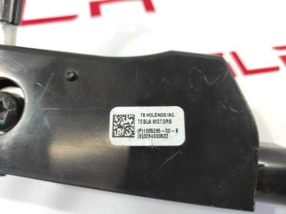прочая запчасть, ориг. номер 1005265-00-B, Tesla Model X 2015-2021