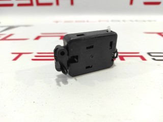 Фонарь подсветки салона, ориг. номер 1046533-00-A, 1023772-00-A, Tesla Model S 2012-2016