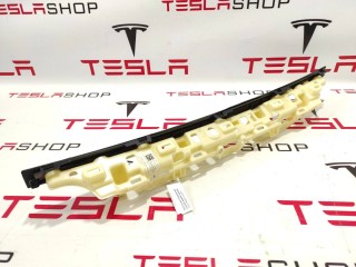Накладка подъемной задней двери, ориг. номер 1055011-04-E, Tesla Model X 2015-2021