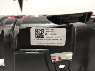 Кронштейн накладки, подъемной задней двери, ориг. номер 1055010-04-I, Tesla Model X 2015-2021