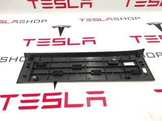 Накладка дверного порога, ориг. номер 1053195-00-F, Tesla Model X 2015-2021