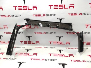 Накладка стекла, подъемной задней двери, ориг. номер 1052333-94-F, Tesla Model X 2015-2021