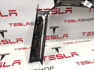 Накладка стекла, подъемной задней двери, ориг. номер 1052333-94-F, Tesla Model X 2015-2021