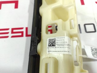 Накладка подъемной задней двери, ориг. номер 1055049-04-E, Tesla Model X 2015-2021