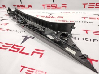 Накладка стойки А, ориг. номер 1035939-04-G, Tesla Model X 2015-2021