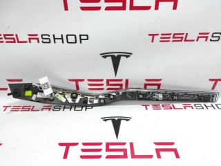 Накладка декоративная обшивки двери, ориг. номер 1035788-09-C, Tesla Model X 2015-2021