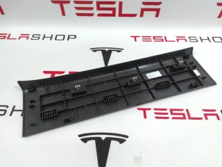 Накладка дверного порога, ориг. номер 1053189-00-F, Tesla Model X 2015-2021