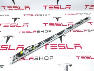 Накладка декоративная обшивки двери, ориг. номер 1036081-09-B, Tesla Model X 2015-2021