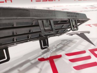 Решётка радиатора бампера переднего, ориг. номер 1050143-00-E, Tesla Model X 2015-2021