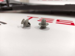 Клипса крепления подкапотного пластика 7x1.75-2.25, ориг. номер 1047909-00-C, Tesla Model X 2015-2021