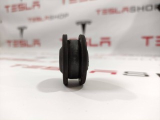 Подушка крепления радиатора, ориг. номер 1077081-00-D, Tesla Model 3 2017-2021