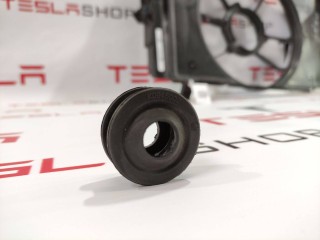 Подушка крепления радиатора, ориг. номер 1077081-00-D, Tesla Model 3 2017-2021
