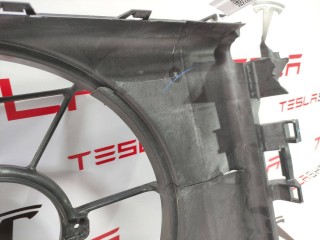 Корпус радиатора охлаждения, ориг. номер 1077081-00-D, Tesla Model 3 2017-2021