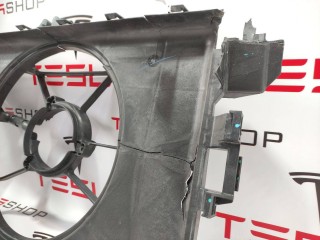 Корпус радиатора охлаждения, ориг. номер 1077081-00-D, Tesla Model 3 2017-2021