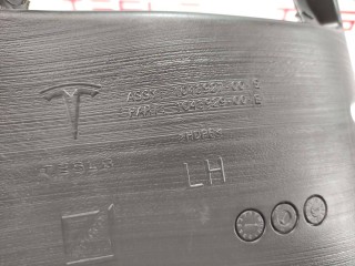Воздуховод противотуманной фары, ориг. номер 1043927-00-E, Tesla Model X 2015-2021