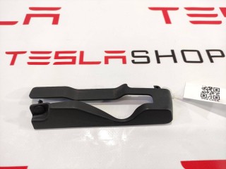 Заглушка салазки сиденья, ориг. номер 1068832-00-A, 1068833-00-A, Tesla Model X 2015-2021