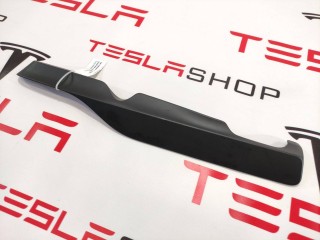Заглушка салазки сиденья, ориг. номер 1066622-00-A, Tesla Model X 2015-2021