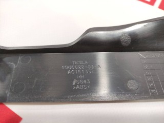 Заглушка салазки сиденья, ориг. номер 1066622-00-A, Tesla Model X 2015-2021