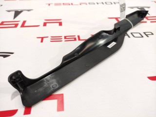 Заглушка салазки сиденья, ориг. номер 1066622-00-A, Tesla Model X 2015-2021