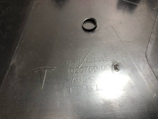 Накладка стойки B, внутренняя, ориг. номер 1058401-34-B, Tesla Model S 2016-2021