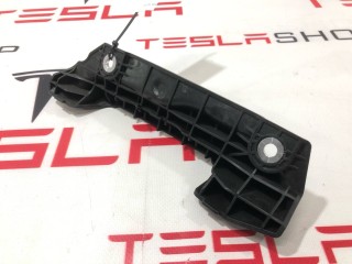 Кронштейн накладки, стойки В, ориг. номер 1114749-00-B, Tesla Model S 2016-2021