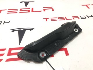 Кронштейн накладки, стойки В, ориг. номер 1114749-00-B, Tesla Model S 2016-2021